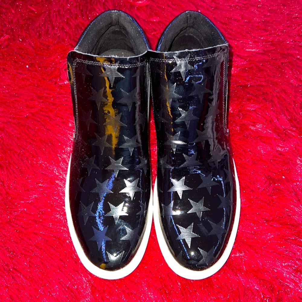 Kenneth Cole Leather Star Sneakers